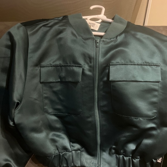 Woman’s 3 Piece Winter Green Satin Set Lg - Picture 2 of 14